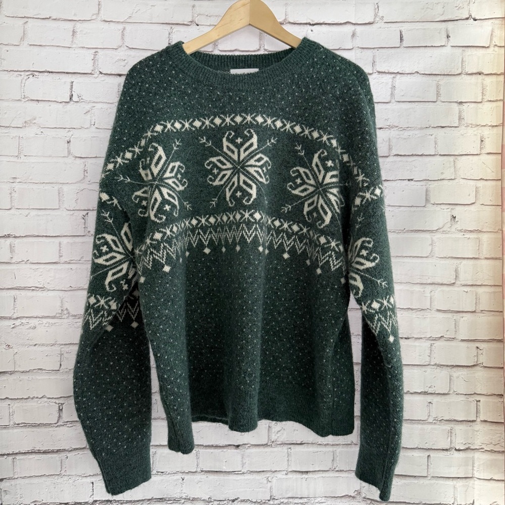 Goodfellow & Co Dark Green Snowflake Crewneck‎ Sweater